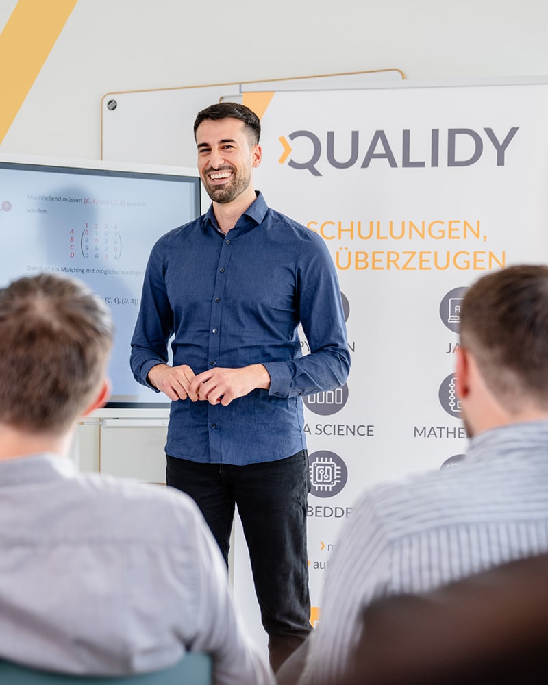 QUALIDY freundlicher Trainer bei Schulung