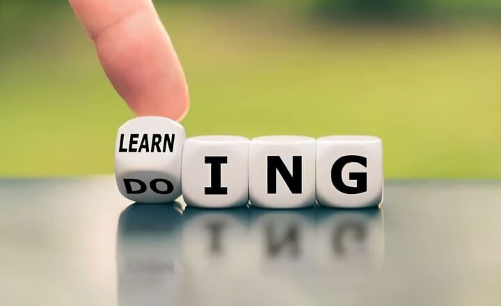Learning by Doing, dargestellt auf Würfeln
